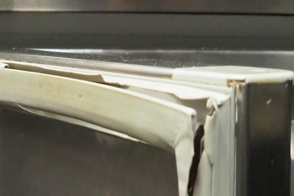 commercial refrigerator breaken door gasket